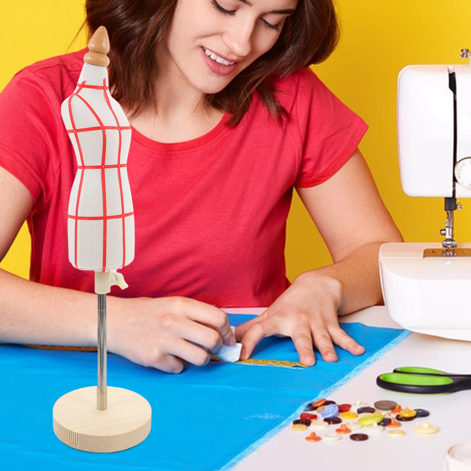 Baby Clothing Display - Mini-Schneiderpuppe im Maßstab 1:4 mit beigem